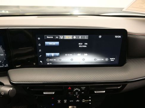 Used 2025 Nissan Kicks SR FWD image 13