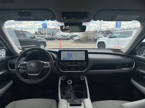 Used 2026 Toyota Grand Highlander XLE image 13