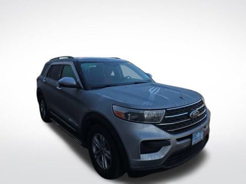 Used 2022 Ford Explorer XLT image 4