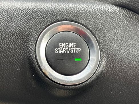 Used 2023 GMC Terrain SLE image 28