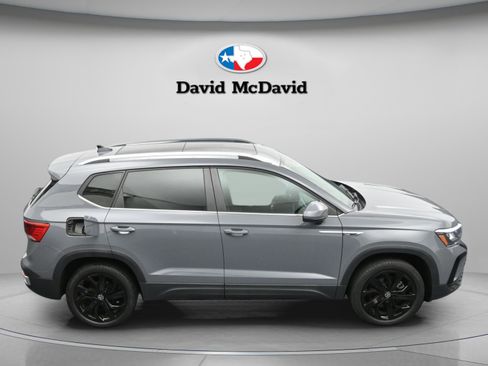 Used 2023 Volkswagen Taos SE w/ Panoramic Sunroof Package FWD image 41