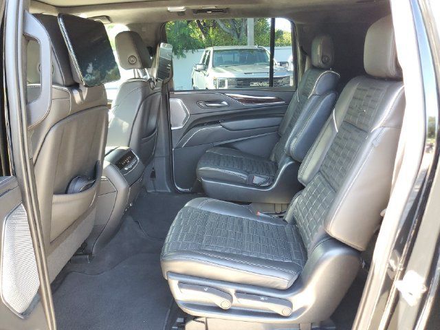 Certified 2023 Cadillac Escalade ESV Sport Platinum AWD/4WD image 12