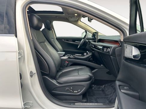 Used 2023 Lincoln Nautilus Reserve w/ Equipment Group 202A image 10