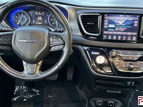 Used 2019 Chrysler Pacifica Touring Plus w/ S Appearance Package image 20