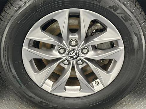 Certified 2023 Toyota Sienna LE image 20