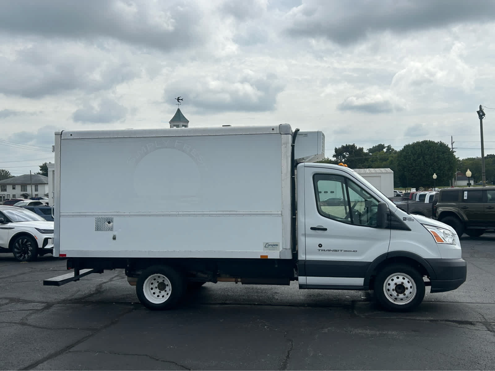 Used 2018 Ford Transit 350 138 DRW w/ Exterior Upgrade Package RWD image 4