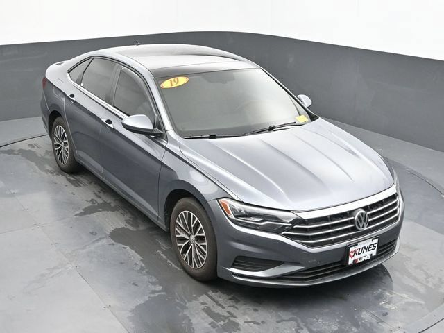 Used 2019 Volkswagen Jetta SE w/ Cold Weather Package FWD image 35