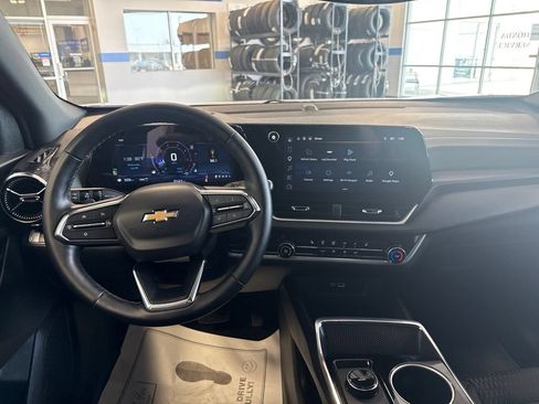 Used 2026 Chevrolet Equinox LT AWD/4WD image 9