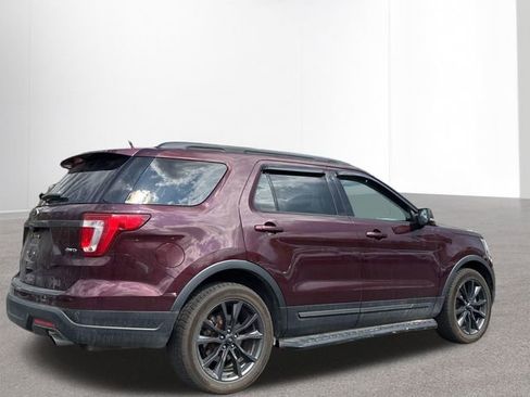 Used 2018 Ford Explorer XLT w/ Equipment Group 202A image 3