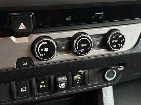 Used 2018 Toyota Tacoma SR5 image 17