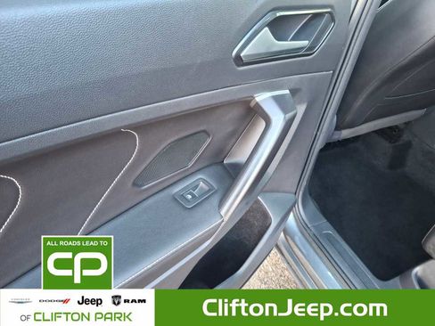 Used 2024 Volkswagen Tiguan SE image 15