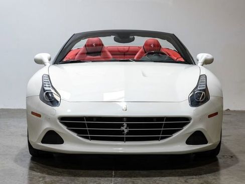 Used 2018 Ferrari California T image 6