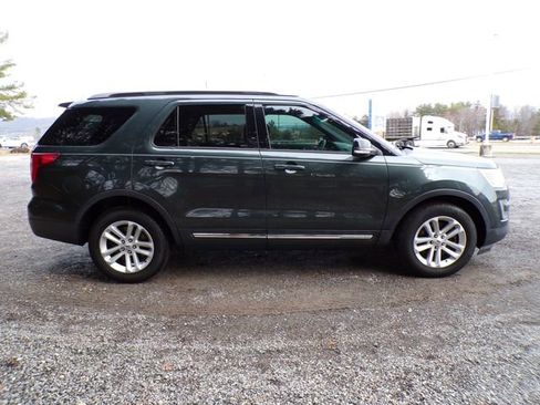 Used 2016 Ford Explorer XLT w/ Equipment Group 202A image 5