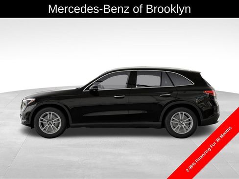Used 2025 Mercedes-Benz GLC 300 4MATIC image 35