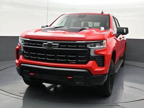 Used 2024 Chevrolet Silverado 1500 LT Trail Boss w/ LT Trail Boss Premium Package AWD/4WD image 9