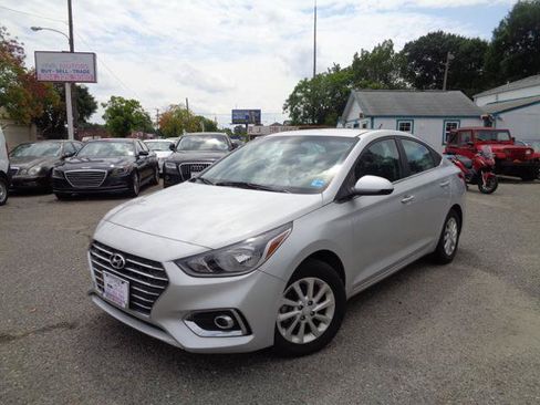 Used 2022 Hyundai Accent SEL FWD image 2
