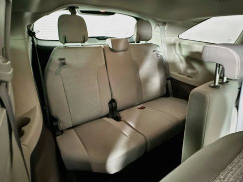 Used 2024 Toyota Sienna LE AWD/4WD image 26