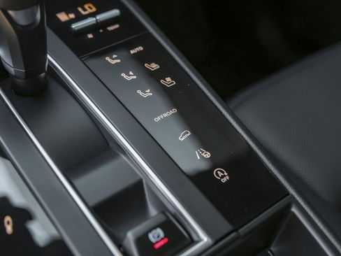 Certified 2026 Porsche Macan Turbo AWD/4WD image 29