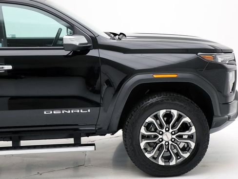 Used 2023 GMC Canyon Denali image 3