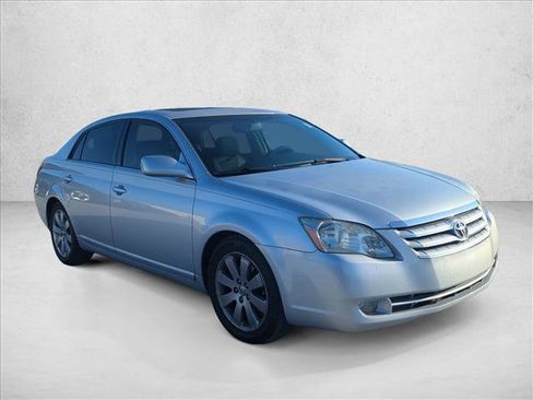 Used 2005 Toyota Avalon XLS FWD image 3