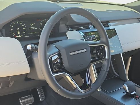 Certified 2025 Land Rover Discovery Sport Dynamic SE AWD/4WD image 19