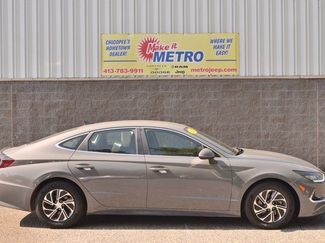 Used 2022 Hyundai Sonata Blue image 1