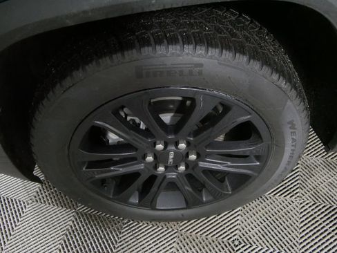 Used 2023 GMC Acadia SLT w/ Elevation Edition image 9