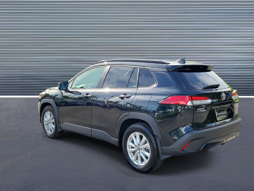 Used 2025 Toyota Corolla Cross LE w/ Moonroof Package FWD image 4