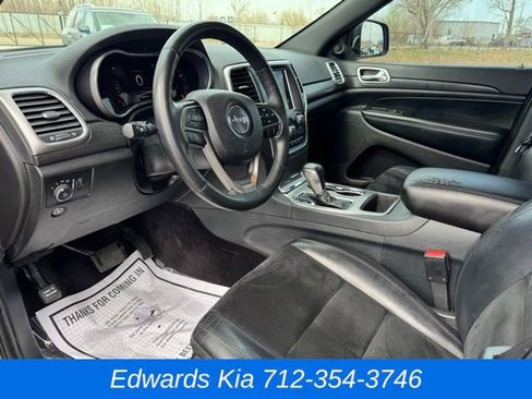 Used 2018 Jeep Grand Cherokee Altitude image 17