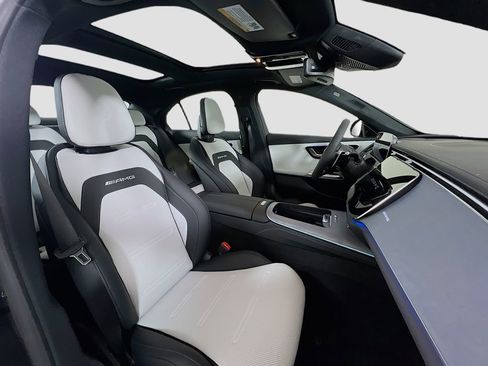 New 2026 Mercedes-Benz E 53 AMG e 4MATIC Sedan image 31