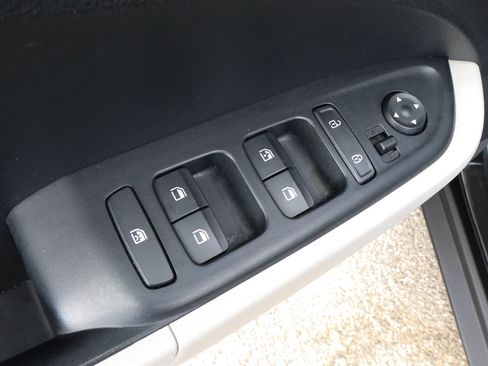 Used 2025 Hyundai Venue SEL FWD image 14