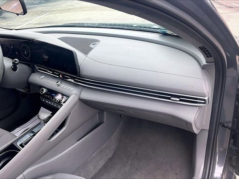 Used 2025 Hyundai Elantra SEL FWD image 26