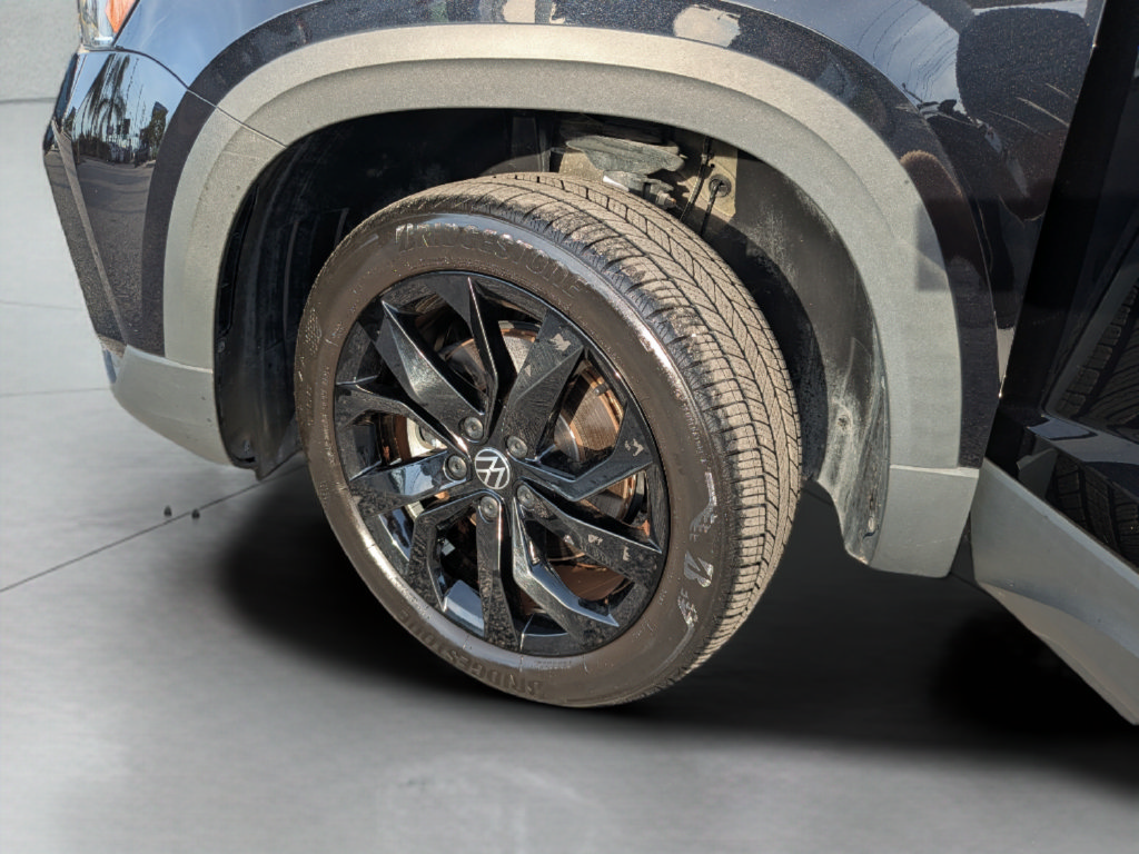 Certified 2024 Volkswagen Taos SE FWD image 33
