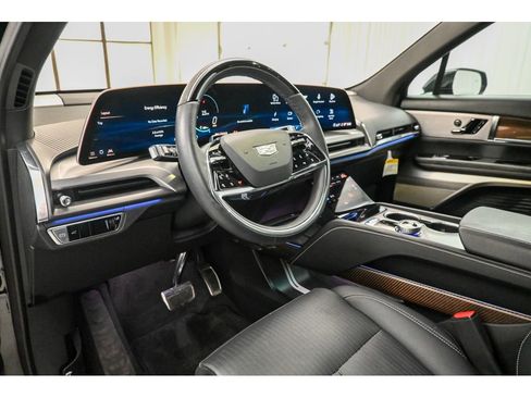 Certified 2026 Cadillac Vistiq Sport image 21