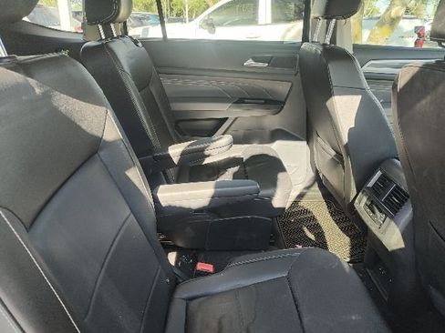 Used 2021 Volkswagen Atlas SE w/ Panoramic Sunroof Package image 3