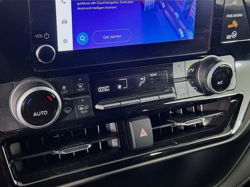 Used 2024 Toyota Highlander LE image 24