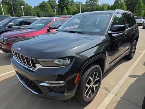Used 2023 Jeep Grand Cherokee Limited AWD/4WD image 2