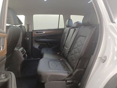 Used 2025 Volkswagen Atlas SE FWD image 10