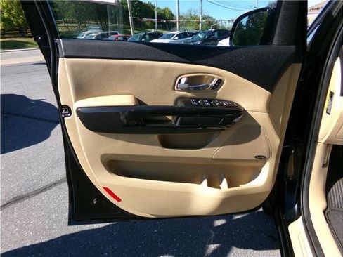 Used 2015 Kia Sedona SX image 11
