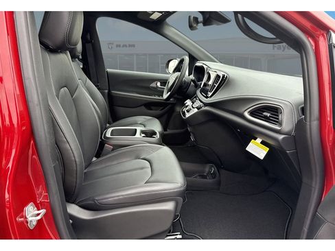 New 2026 Chrysler Pacifica Select image 23