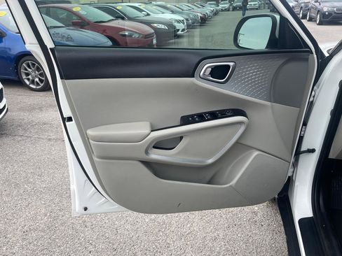 Used 2021 Kia Soul LX FWD image 10