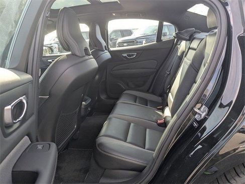 Used 2019 Volvo S60 T5 R-Design image 24