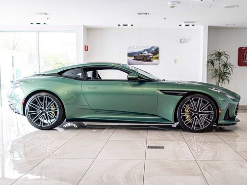 Used 2025 Aston Martin DB12 Coupe RWD image 9