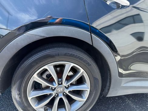 Used 2017 Hyundai Santa Fe SE AWD/4WD image 5