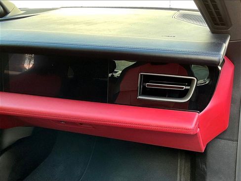 Used 2025 Porsche Taycan image 19