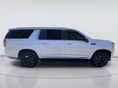 Used 2023 GMC Yukon XL SLT w/ SLT Luxury Package RWD image 2