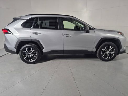 Certified 2020 Toyota RAV4 LE FWD image 5