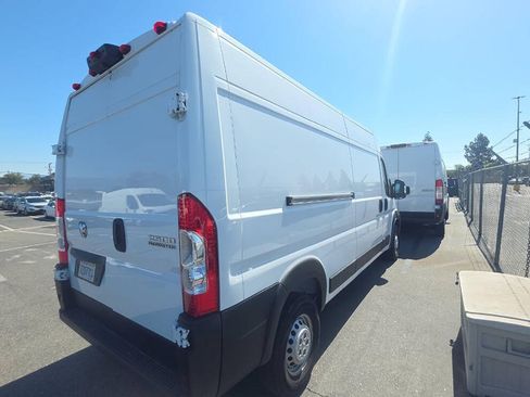 Used 2024 RAM ProMaster 2500 w/ Safety Group FWD image 2