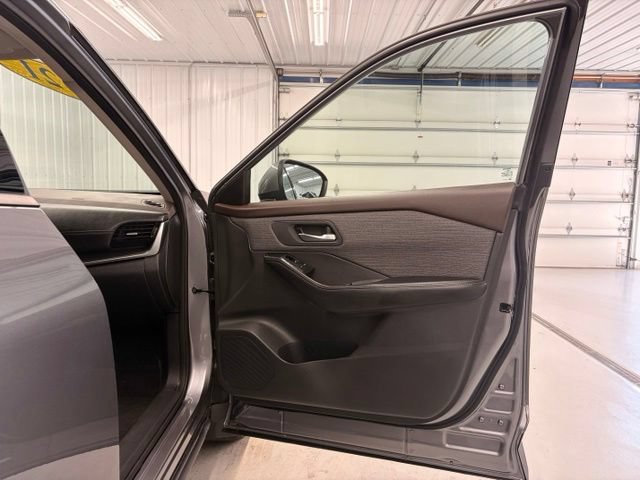 Used 2021 Nissan Rogue SV FWD image 10