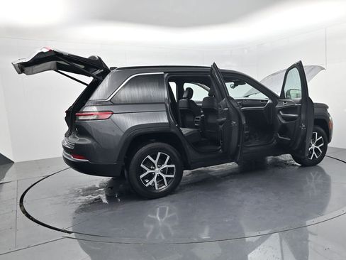 Used 2024 Jeep Grand Cherokee Limited w/ Trailer Tow Package AWD/4WD image 66